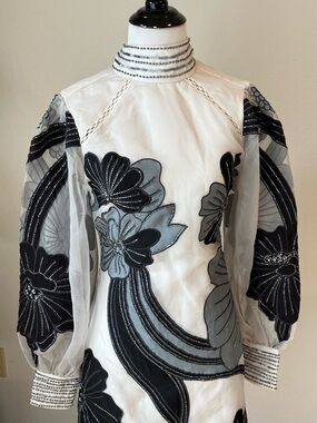 Karen Millen White Sheer-Sleeve Floral Appliqué Tunic